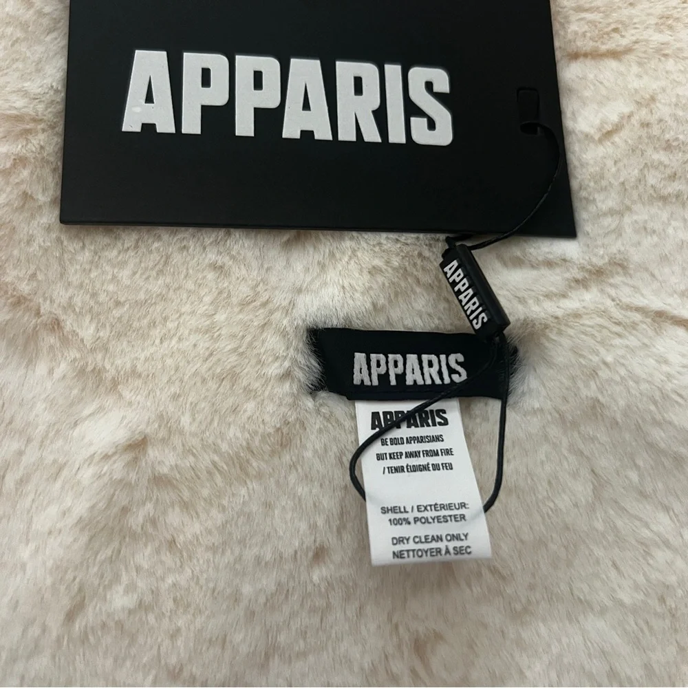 Apparis scarf NWT
